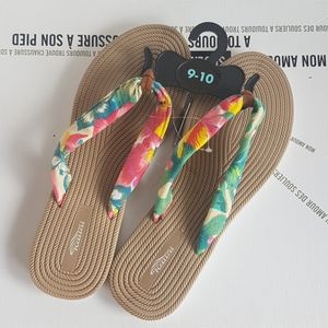 FLORAL PRINT Flip Flops Size 9/10 NWT